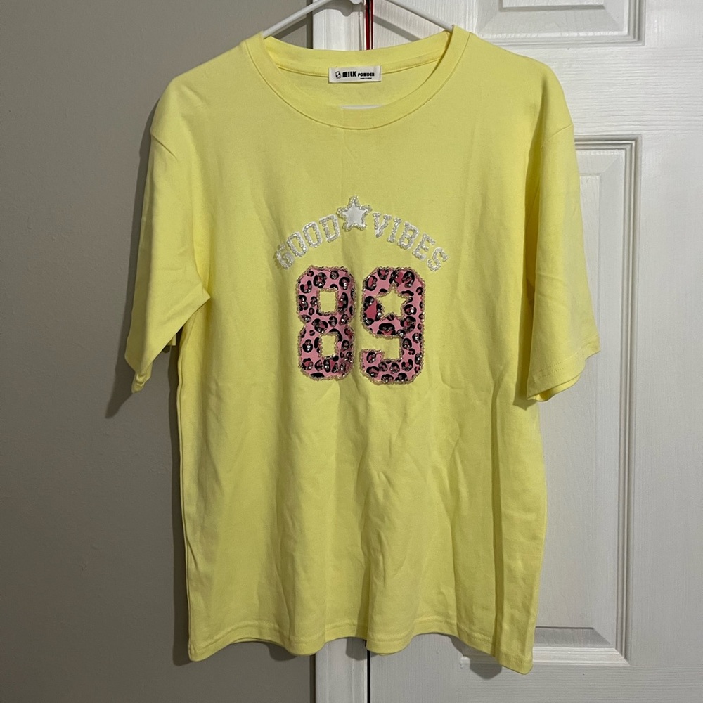 Good vibes yellow t-shirt - beaded pink leopard print Number 89 - size M
